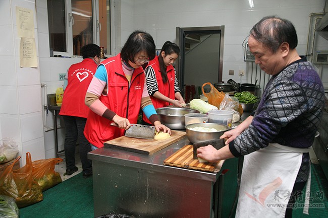 天津市志愿者與養(yǎng)老院老人聯(lián)誼同慶新年