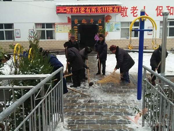 太湖彌陀敬老院：鏟除冰雪的感人場面