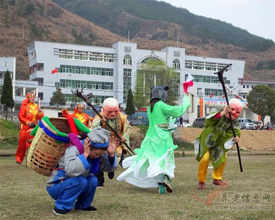 一個(gè)活躍在大山深處的民間文藝團(tuán)隊(duì)——記太湖縣草根黃梅戲演藝有限公司