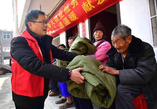 社會愛心人士為太湖縣北中鎮(zhèn)玉珠老年公寓開展送溫暖、獻愛心活動