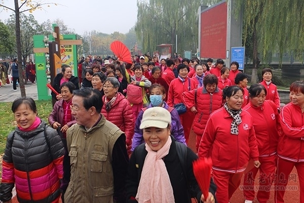 健步走進(jìn)新時代 共享健康新生活——記2018年全國老年人健步走大聯(lián)動西安市未央?yún)^(qū)啟動儀式【組圖】