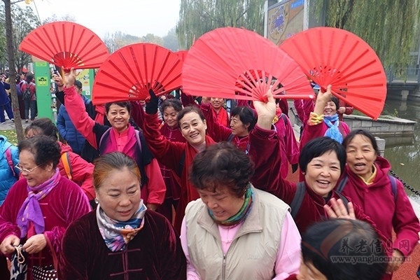 健步走進(jìn)新時代 共享健康新生活——記2018年全國老年人健步走大聯(lián)動西安市未央?yún)^(qū)啟動儀式【組圖】