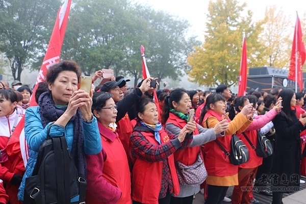 健步走進(jìn)新時代 共享健康新生活——記2018年全國老年人健步走大聯(lián)動西安市未央?yún)^(qū)啟動儀式【組圖】