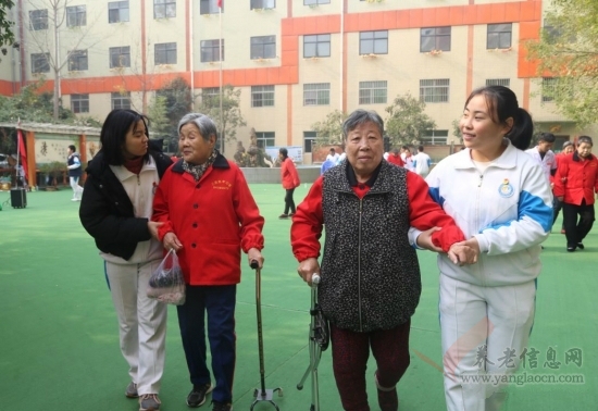 西安高新一中灃東中學暖冬行慰問活動圓滿舉行——三橋老年公寓