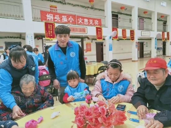 捏泥人、寫書法嘍！——北京市大興區(qū)福提園養(yǎng)老院