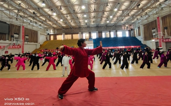 教授“新編28式太極拳” 造福周至人民