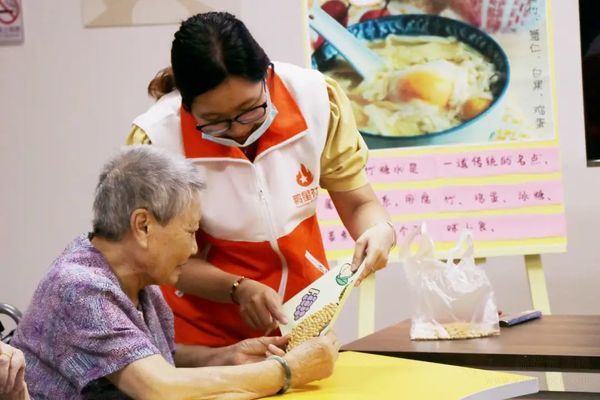 東莞市石碣鎮(zhèn)敬老院順利開展“悅動味蕾”之清涼一夏