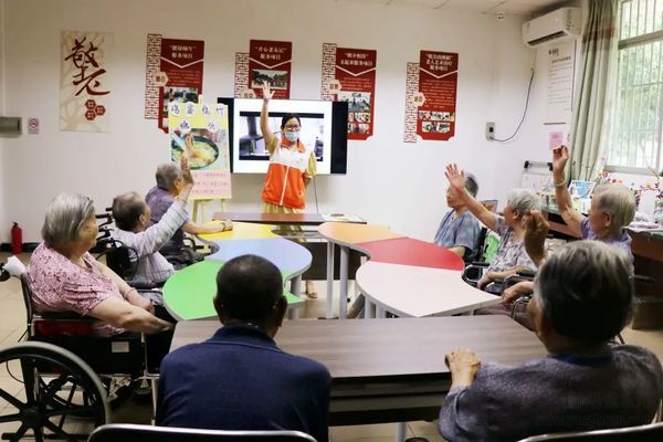 東莞市石碣鎮(zhèn)敬老院順利開展“悅動味蕾”之清涼一夏