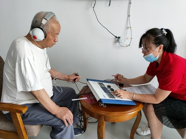 中慧津康關愛長者，培養(yǎng)用耳好習慣