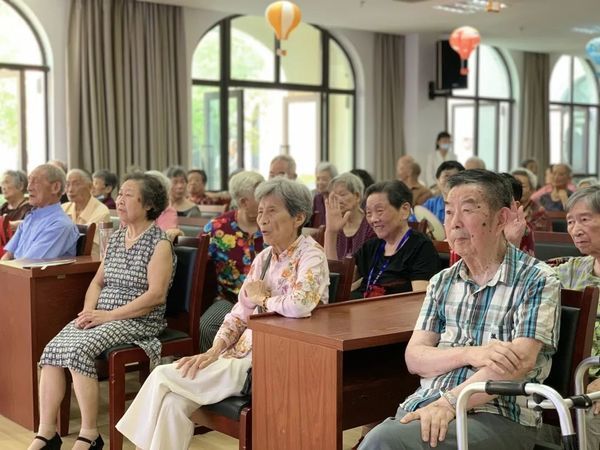 頤福樂園聯(lián)合國藥葛洲壩中心醫(yī)院開展老年口腔健康教育講座及義診活動