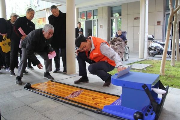 暢玩花車游園 樂享幸福晚年——寧波象山縣老年公寓