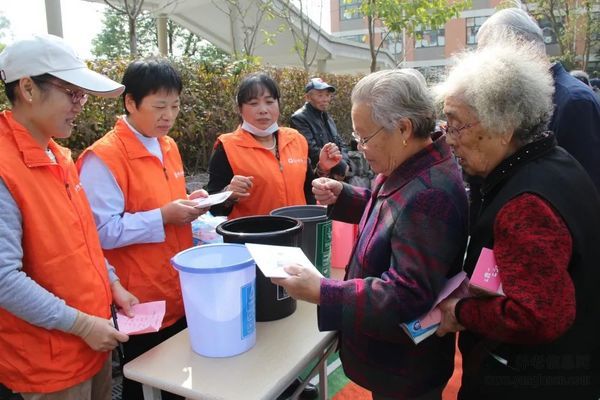 暢玩花車游園 樂享幸福晚年——寧波象山縣老年公寓