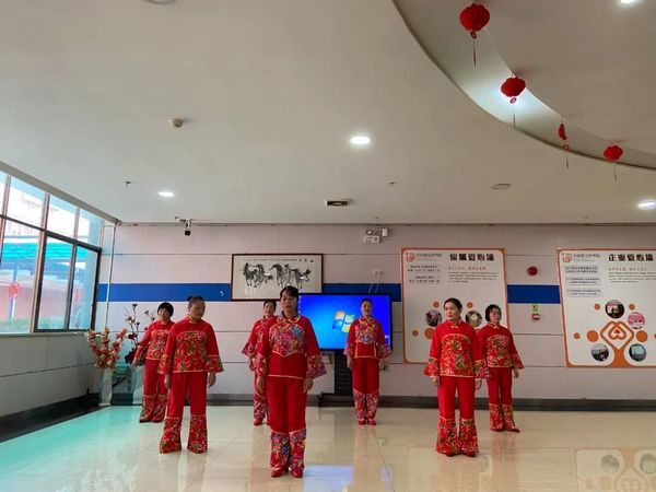 深圳市東望愛心志愿者到深圳市復亞護養(yǎng)院慰問演出