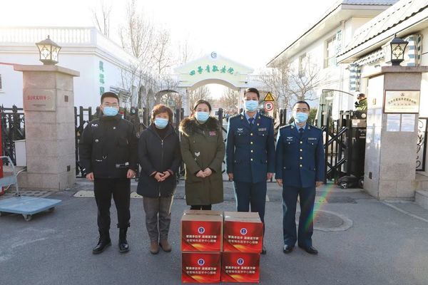 軍民手拉手 溫暖送萬家——北京市海淀區(qū)四季青鎮(zhèn)敬老院