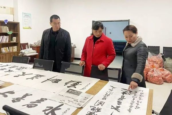 贛州市南康區(qū)蟠桃園老年公寓邀請(qǐng)全國(guó)勞模作勵(lì)志演講