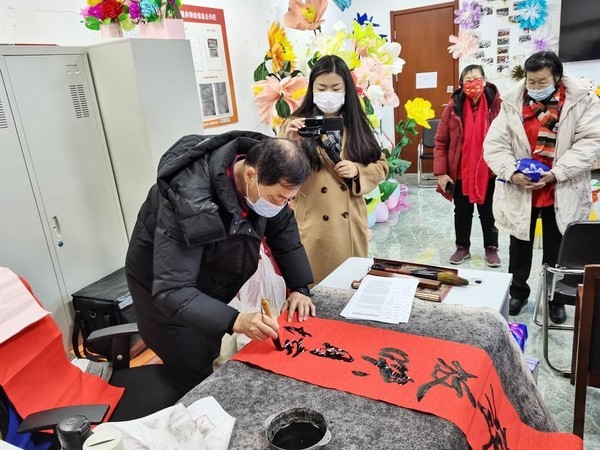 正式開始“繁花繽紛，巧手展四季”月壇街道花藝展活動(dòng)