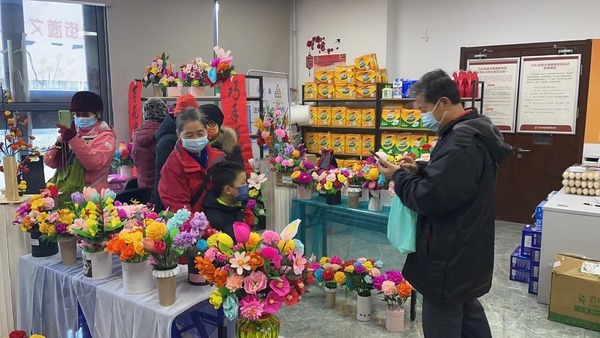 正式開始“繁花繽紛，巧手展四季”月壇街道花藝展活動(dòng)