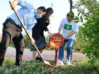 盛泉集團(tuán)行政辦公體系開展美化長壽湖公園環(huán)境活動