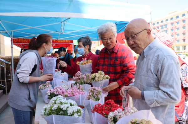 盛泉孝愛老年大學(xué)“公益大集·跳蚤市場”活動成功舉辦