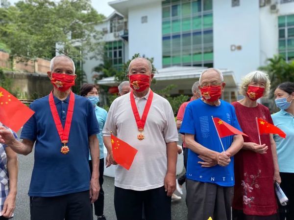 鹽田招商觀頤之家共同慶祝黨的101歲生日和香港回歸25周年