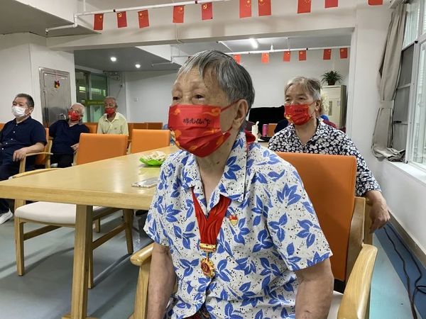 鹽田招商觀頤之家共同慶祝黨的101歲生日和香港回歸25周年