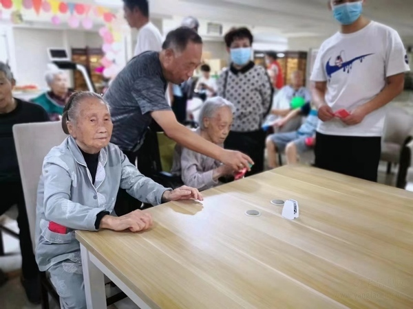 “歡樂在中秋，情濃意更濃”漢水陽光怡養(yǎng)園中秋游園會