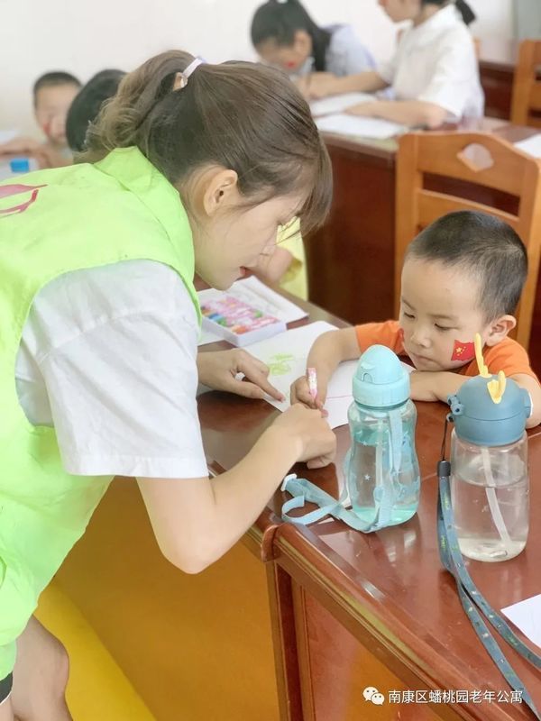 贛州市南康區(qū)蟠桃園老年公寓社工站：喜迎二十大社工在行動(dòng)