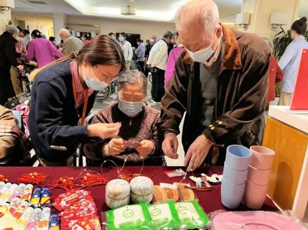 子女支持父母在泰康之家養(yǎng)老社區(qū)過年的原因找到了！