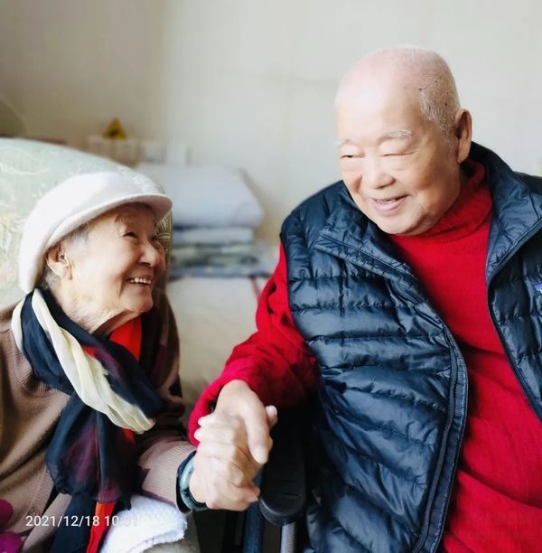 入住北京泰康之家燕園的二老，總是笑容滿面