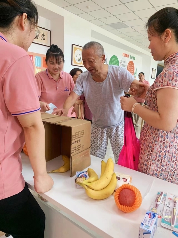 敬先輩孝長者托福頤養(yǎng)園慶八.一主題活動