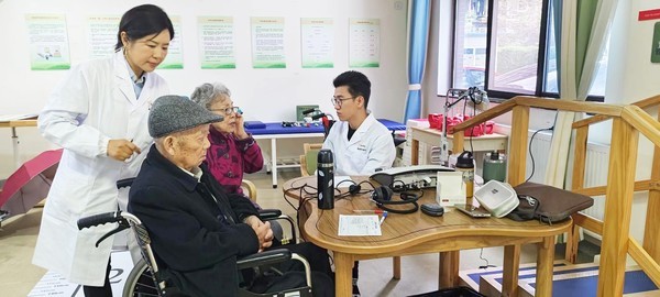 安康樂孝康養(yǎng)中心丨健康走進養(yǎng)老院，義診服務暖人心