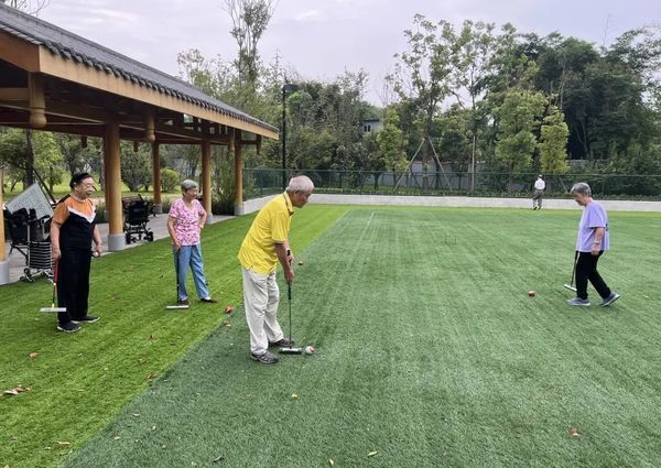 ▲圖為市政綠地公園、蜀園居民打門球