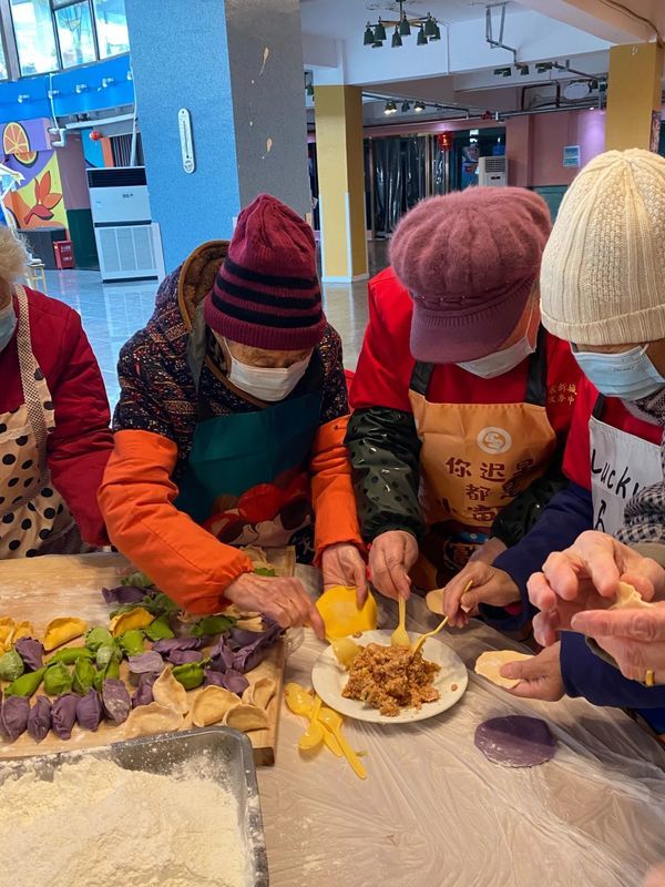 包餃子過冬至！灃東新城老年服務(wù)中心帶你感受中華傳統(tǒng)文化！