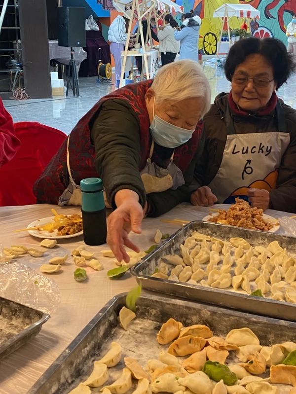 包餃子過冬至！灃東新城老年服務(wù)中心帶你感受中華傳統(tǒng)文化！