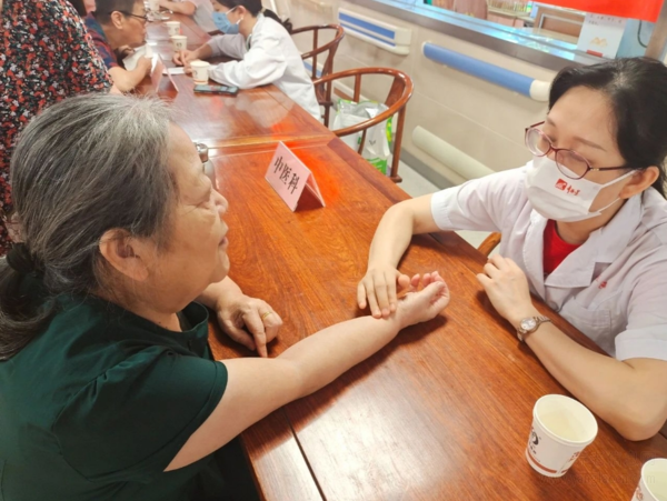 福建醫(yī)科大學附屬協(xié)和醫(yī)院走進國德康養(yǎng)開展義診活動！