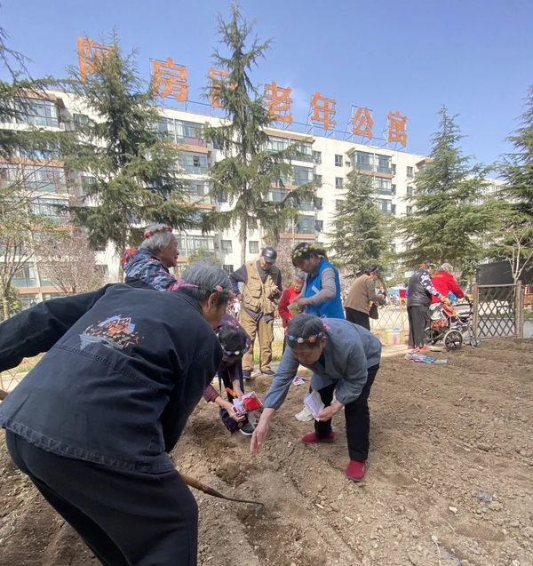 春風(fēng)十里不如你——灃東新城養(yǎng)老集市的溫馨瞬間分享