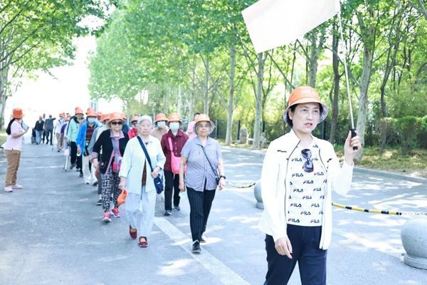 我和春天有個約會 | 泰康之家·豫園居民出游踏青活動