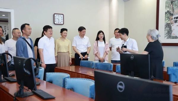 鄭州大學(xué)高凈值董事長精修班企業(yè)家蒞臨河南圣德健康養(yǎng)護(hù)中心參觀考察