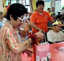 杏健碧康山莊：用愛心與創(chuàng)意，打造屬于長者的專屬生日會