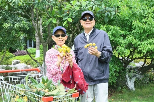 我被4個(gè)兒女“勸”進(jìn)泰康之家后，真想說一句：謝謝孝順的孩子們！