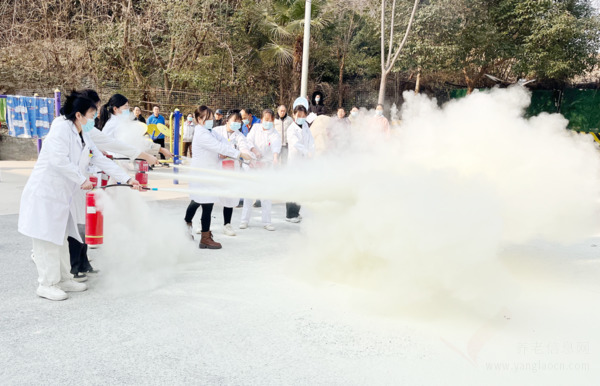 西安市灃東新城 保障安全，從我做起：中心全員參與消防技能培訓(xùn)