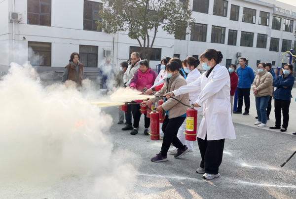 西安市灃東新城 保障安全，從我做起：中心全員參與消防技能培訓(xùn)