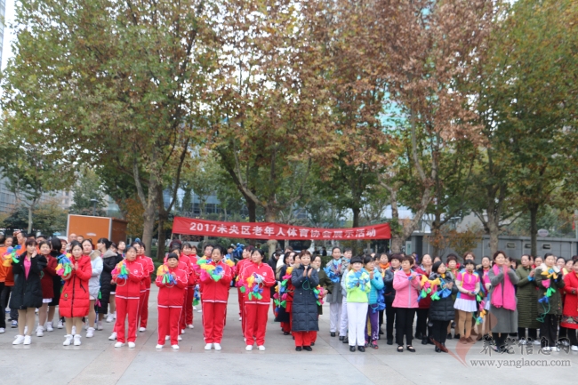 跳躍的花鍵、舞動(dòng)的花繩、燦爛的笑容傳遞出新時(shí)代老年人的幸福感【組圖】